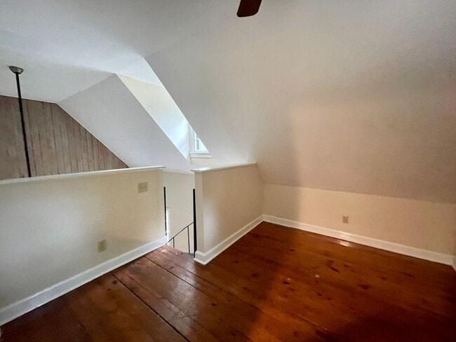 Building Photo - 107 Herbert St