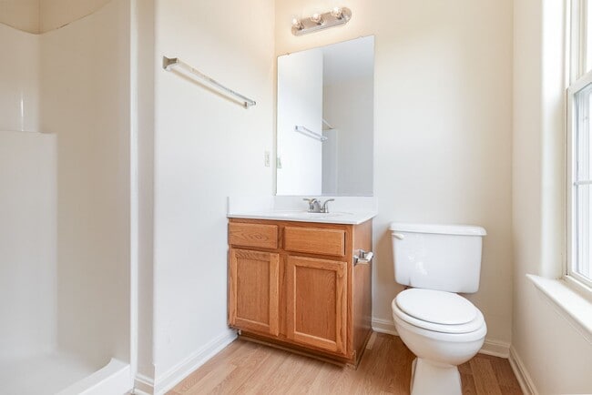 Building Photo - 3 Bedroom Townhome in Lee's Hill!
