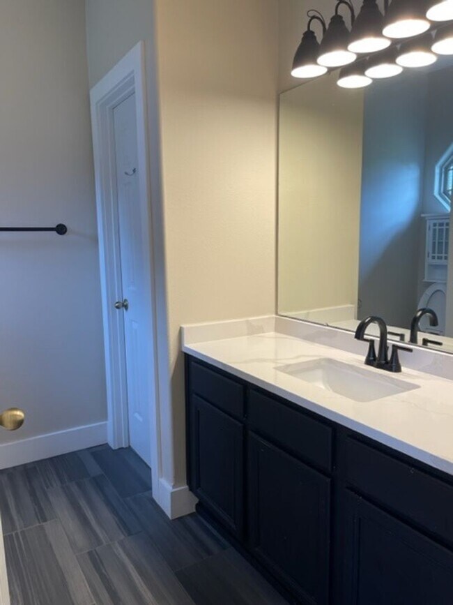 Building Photo - PRE-LEASING - 3 Bedroom in East Republic