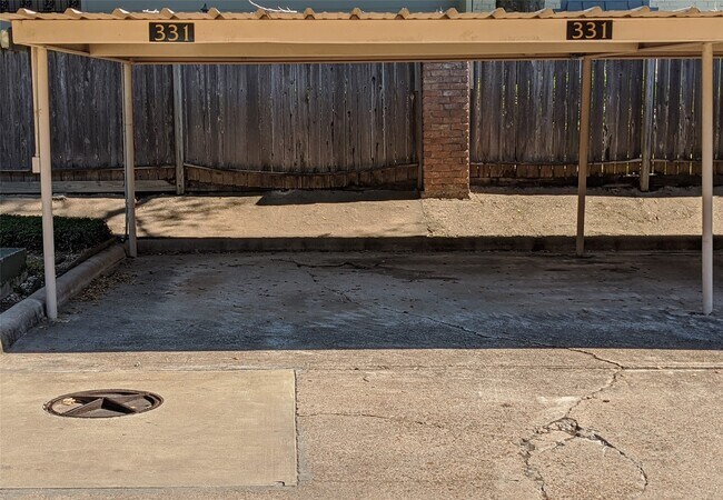 Building Photo - 361 N Post Oak Ln