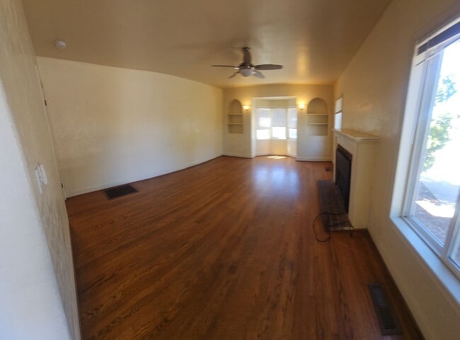 Building Photo - 7 Bedroom 3 bath home close to POLY!!!!