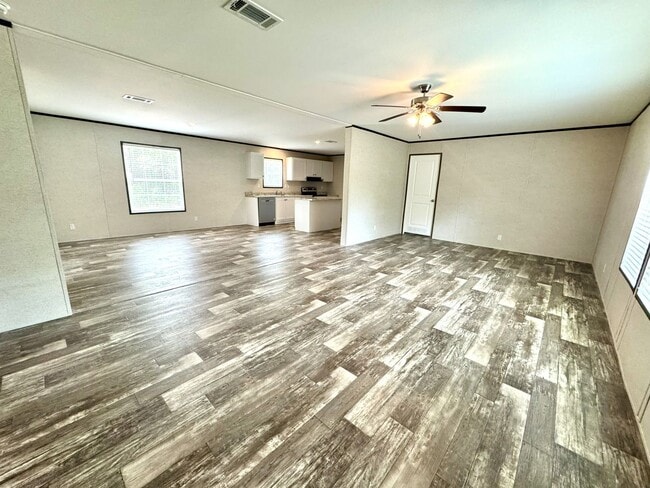 Building Photo - Huge 5 Bedroom 3 Bathroom Hastings Home Lo...