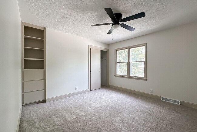 Building Photo - 922 N 122nd St