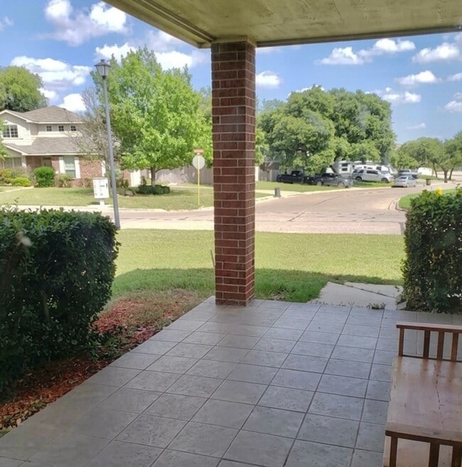 Building Photo - 2030 Rain Dance Loop