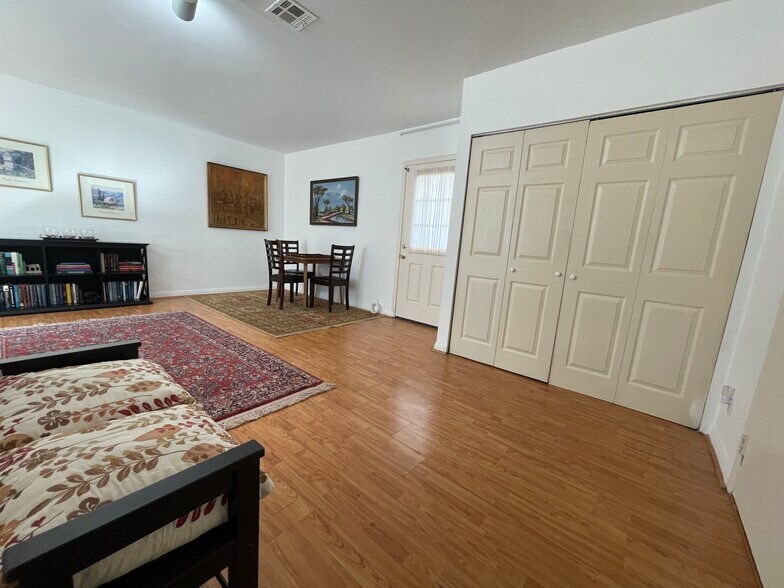 Building Photo - 4928 Woodley Ave