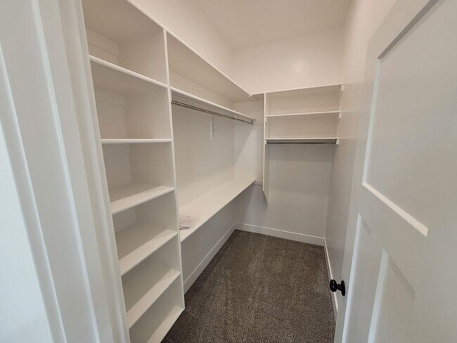 Building Photo - **LEASE TAKEOVER** PLEASE CONTACT CURRENT TENANT: JOEL @ 801-580-1448 - NO DEPOSIT NEEDED, CURREN...