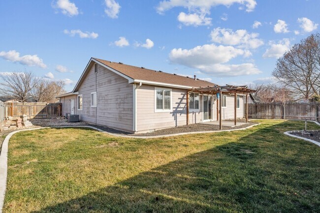 Building Photo - 7557 Arlington Dr