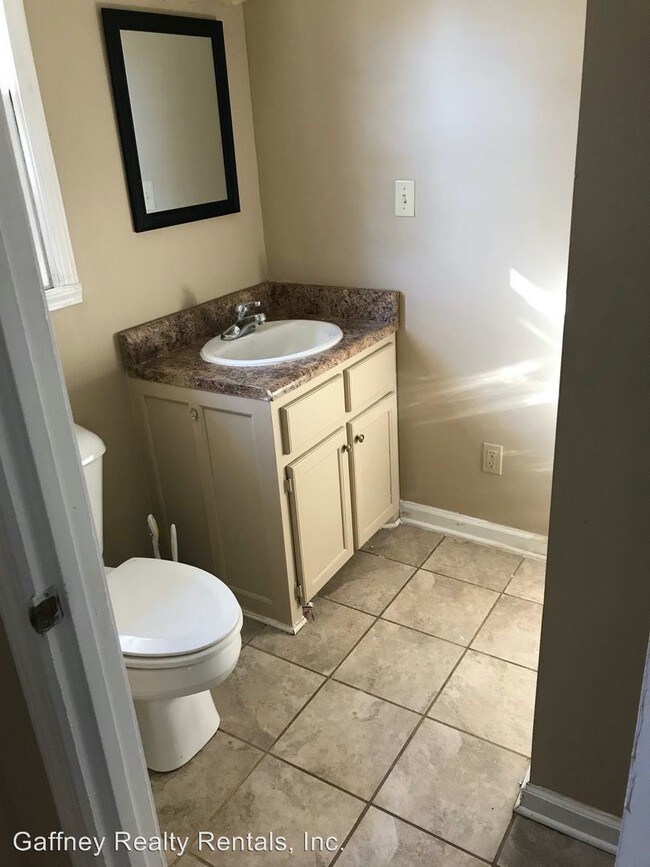 Building Photo - 3 br, 2 bath House - 612 College Dr