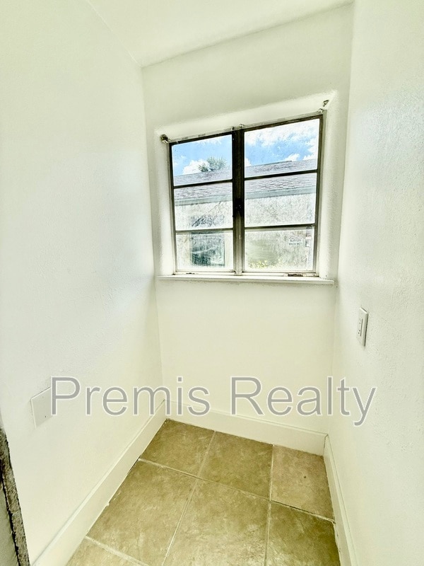 Building Photo - 7960 Boca Ciega Dr