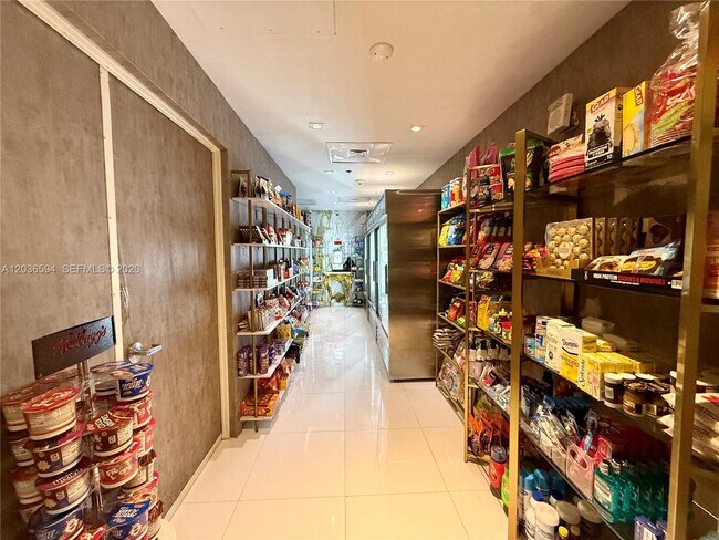 Building Photo - 495 Brickell Ave