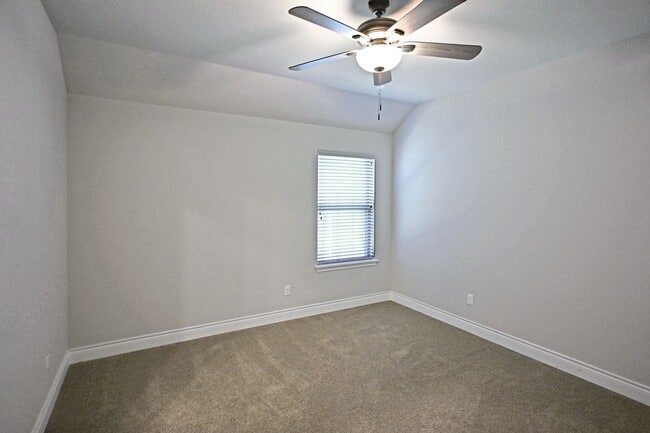 Building Photo - 588 Vale Ct