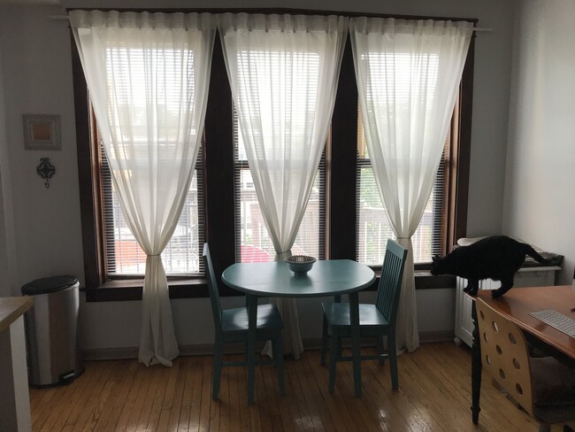 Dining area - 653 E. 50th Place