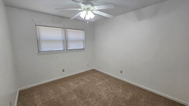 Building Photo - Beautiful Lawndale Home - 3br 2ba
