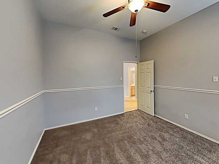 Building Photo - 623 Jamie Ln