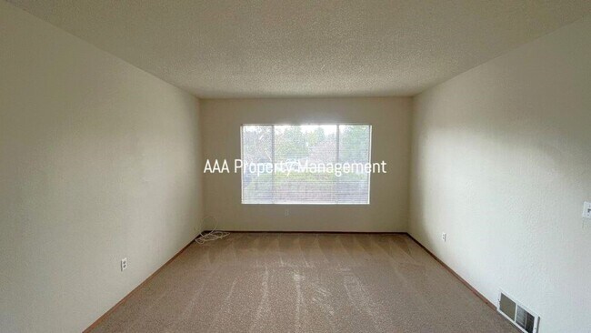 Building Photo - Nice 4 bedroom 2 bath Single family home in great neighborhood!