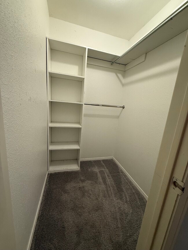 Building Photo - 2950 Crestline Dr