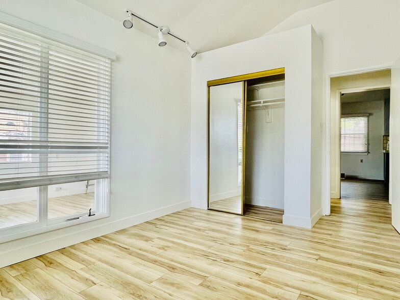 Building Photo - 6203 Condon Ave