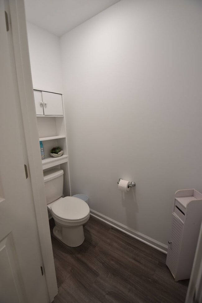 Building Photo - Five Bedroom Home in Greenfield for Rent