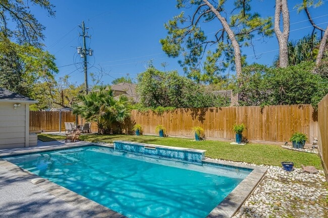 Building Photo - 12458 Woodthorpe Ln