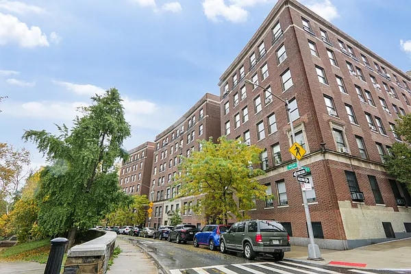 Building Photo - 865 Riverside Dr