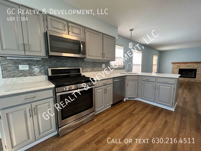 Building Photo - ***MUST SEE! 4 BDRM / 2.5 BTH / LARGE CORN...