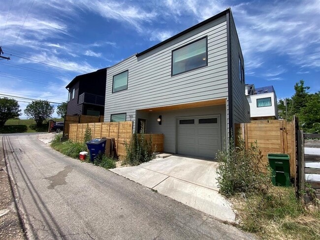 Building Photo - 1903 E 8th St