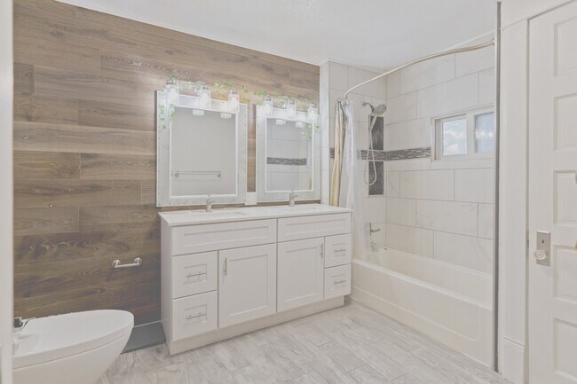 Building Photo - Charming Rental with Large Fenced Yard nea...