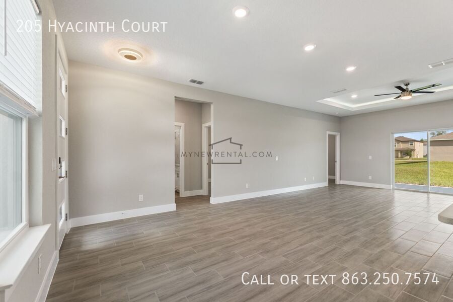 Building Photo - 205 Hyacinth Ct