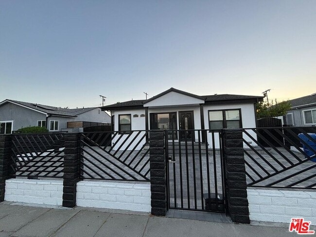 Building Photo - 6537 Teesdale Ave
