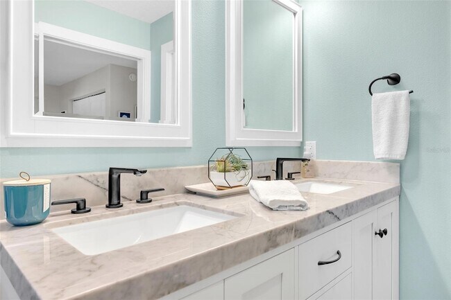 Building Photo - 1015 Spindle Palm Way