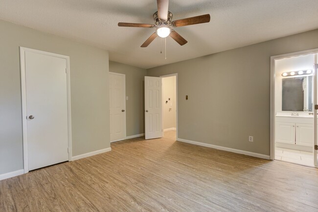 Interior Photo - MF-12-The Azalea Apartments