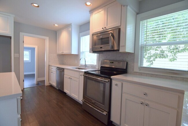 Building Photo - 7513 Carriage Dr