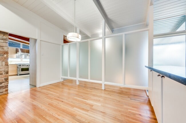 Building Photo - 524 N Manus Dr