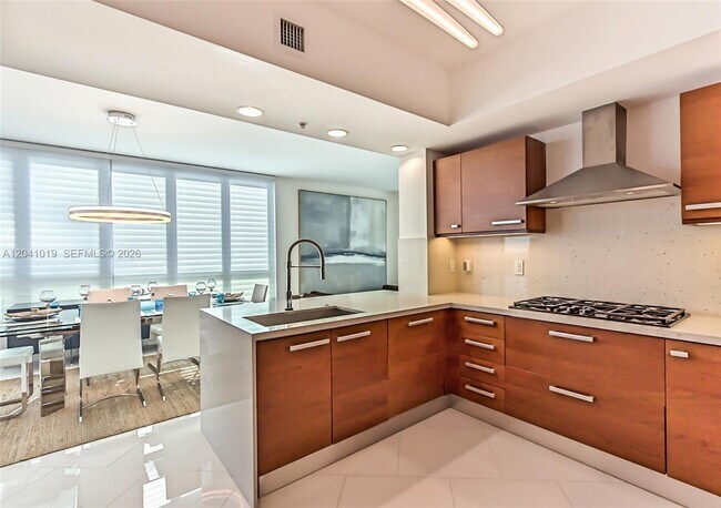 Building Photo - 3535 S Ocean Dr