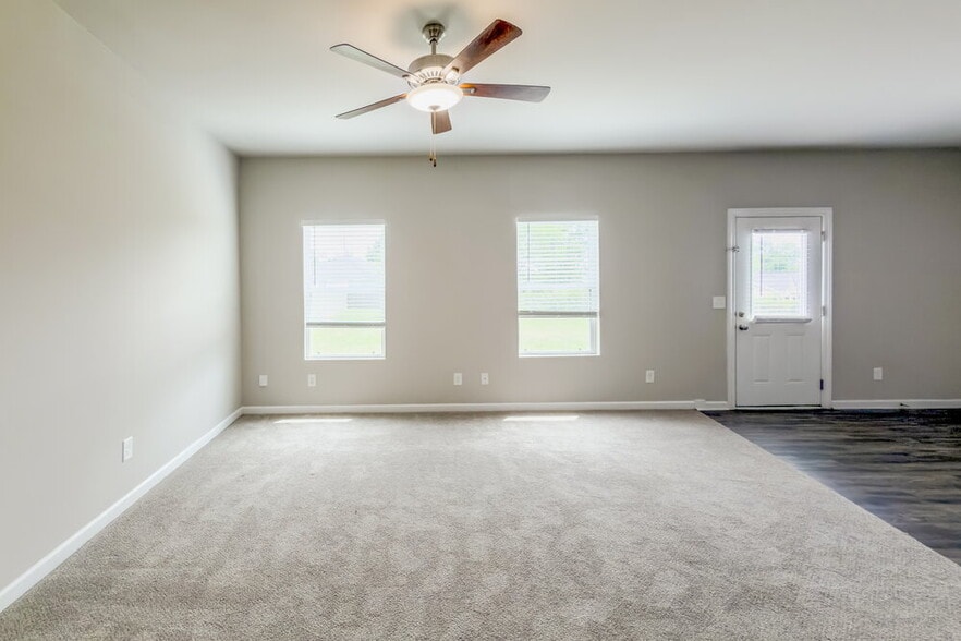 Building Photo - 2240 Lismore Dr