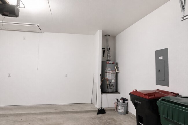 Building Photo - 31415 Whitcombe Summit Wy