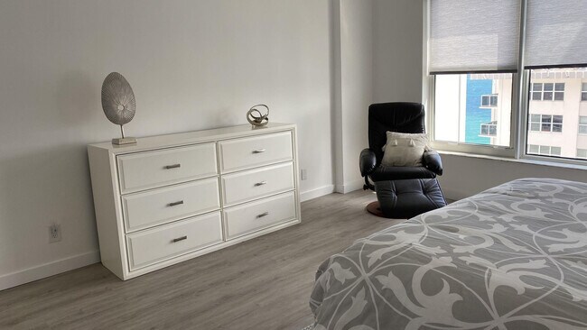 Building Photo - 3750 Galt Ocean Dr