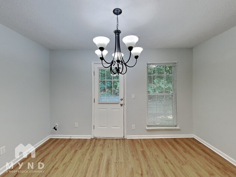 Building Photo - 113 Meadow Ct