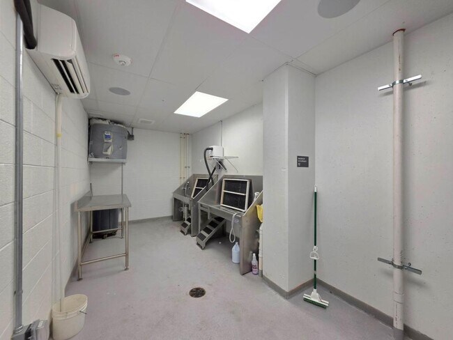 Building Photo - 737 Swann Ave