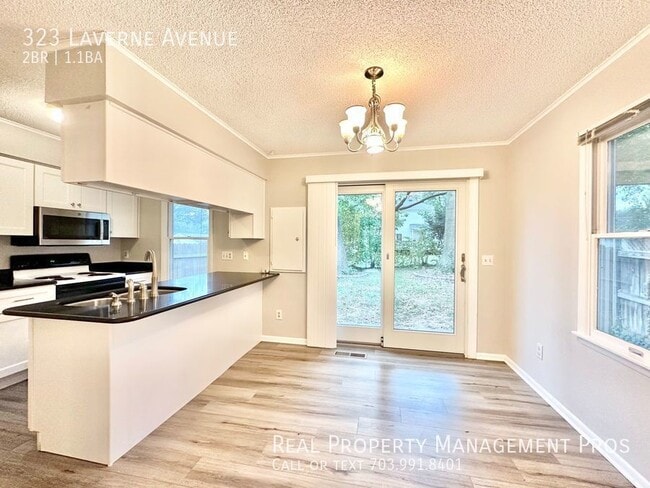 Building Photo - 323 Laverne Ave