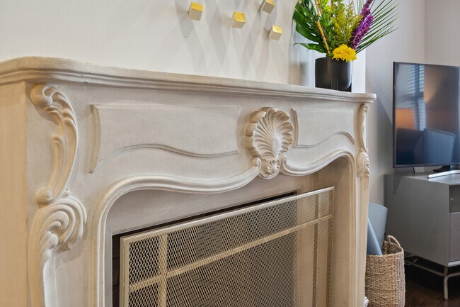 Building Photo - 70 E Walton St