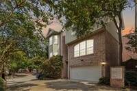 Building Photo - 2704 Welborn St