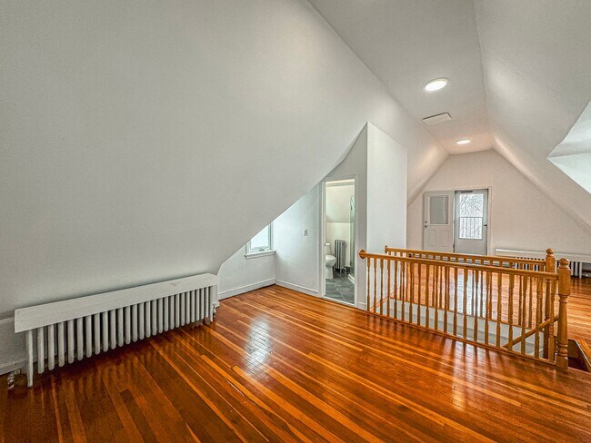 Building Photo - Stunning 4 Bed 3 Bath Tudor-style Brick Townhome In Desired Foxhall