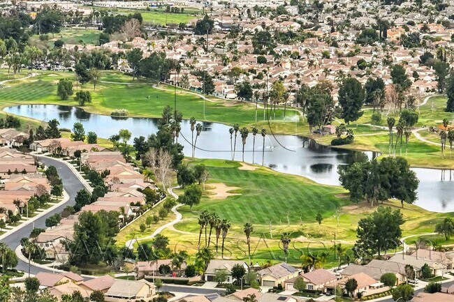Building Photo - Stunning 5 Bed/3 Bath Home with Pool in Menifee!