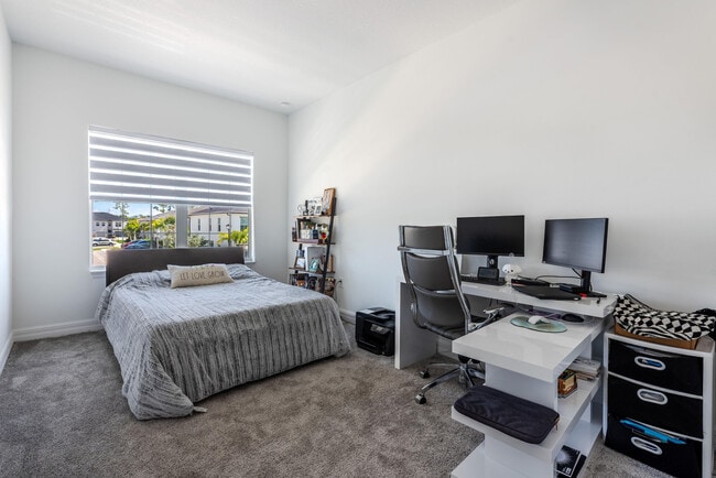 Building Photo - 6082 Carre Wy