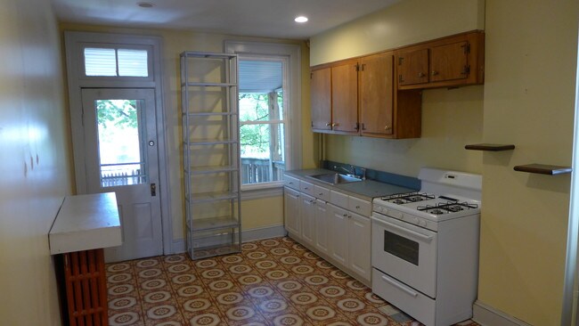 Building Photo - 2934 Huntingdon Ave