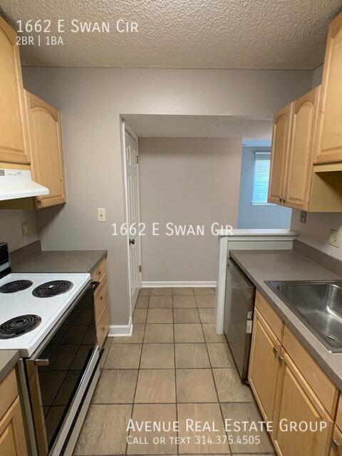 Building Photo - 1662 E Swan Cir