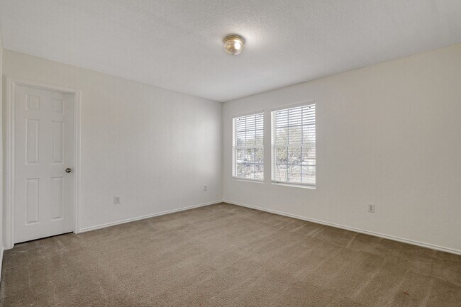 Building Photo - Monticello Ranch-Available Now-3Bd/3Ba
