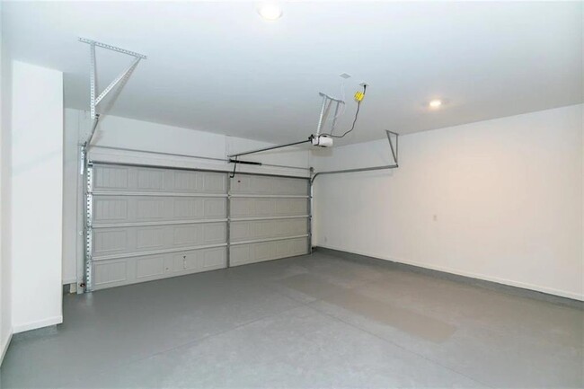 Building Photo - 1555 Brantin Dr