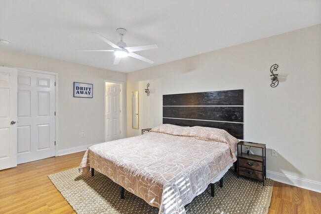 Building Photo - 2 bed, 2 bath, Furnished for Short Term Le...
